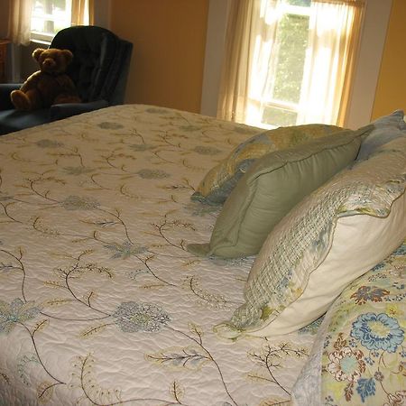 Hugging Bear Inn Bellows Falls Ngoại thất bức ảnh