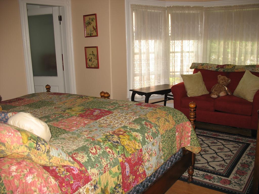 Hugging Bear Inn Bellows Falls Ngoại thất bức ảnh