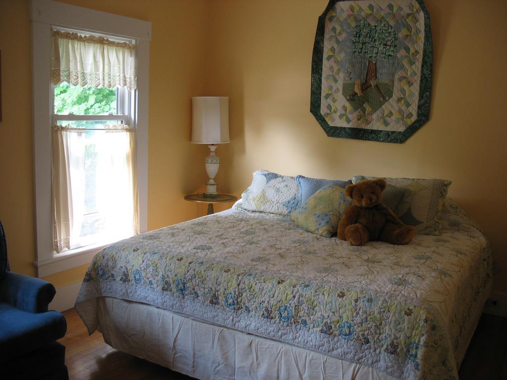 Hugging Bear Inn Bellows Falls Ngoại thất bức ảnh