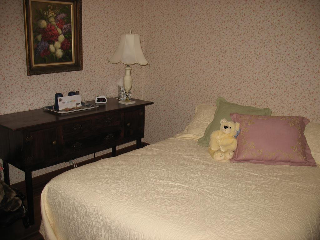 Hugging Bear Inn Bellows Falls Ngoại thất bức ảnh
