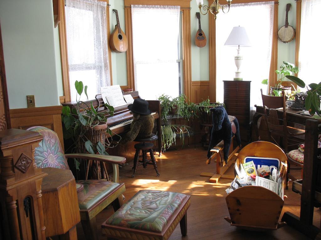 Hugging Bear Inn Bellows Falls Ngoại thất bức ảnh
