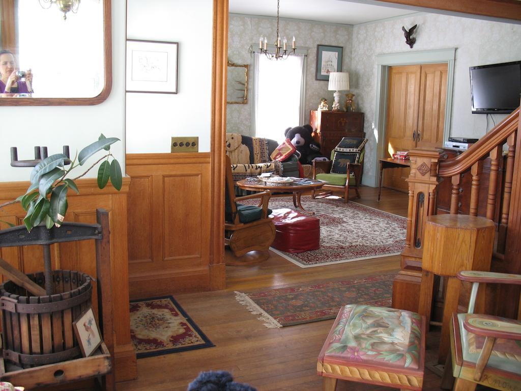 Hugging Bear Inn Bellows Falls Ngoại thất bức ảnh